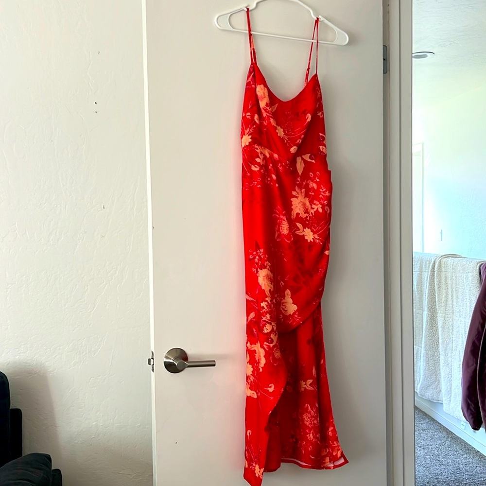 Read dress tags still on